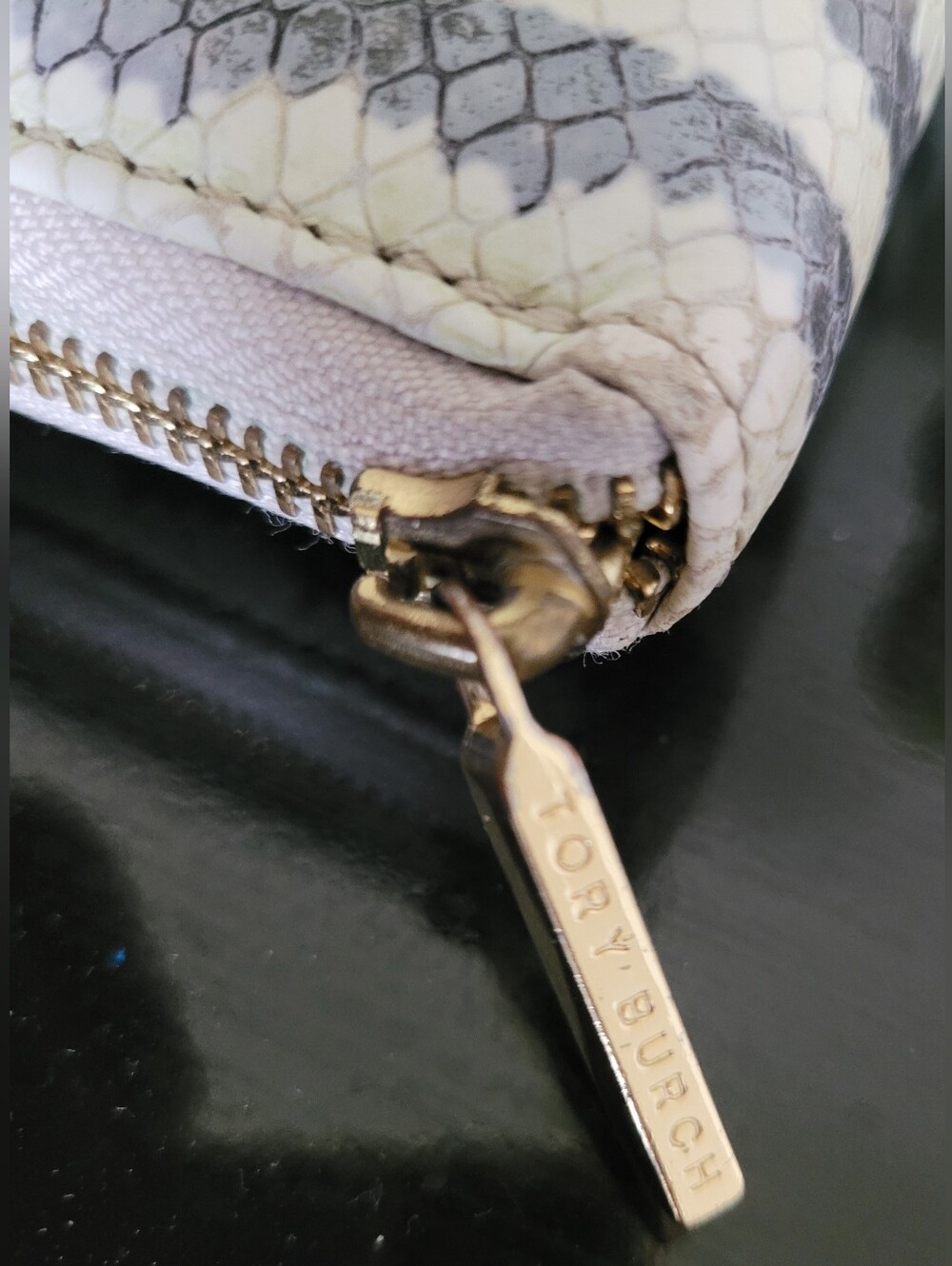 Tory Burch Continental Snakeskin Zip Around Wallet 7.5"×4"×1" - Picture 2 of 16